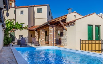 Villa with pool in the heart of Medulin, for 6 to 8 persons,Wi-Fi