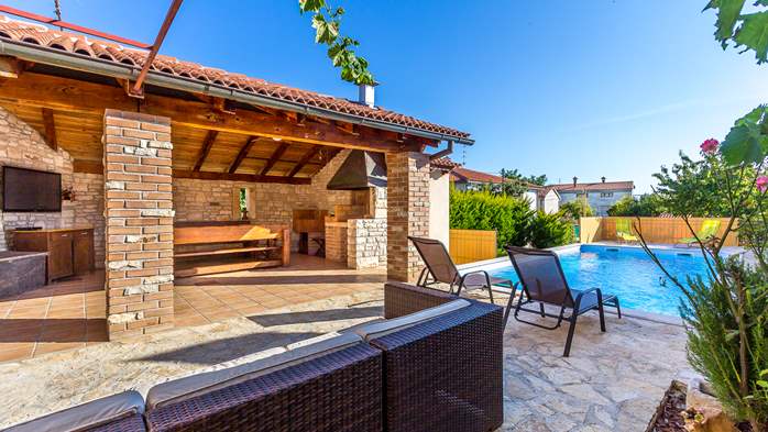 Villa with pool in the heart of Medulin, for 6 to 8 persons,Wi-Fi, 2