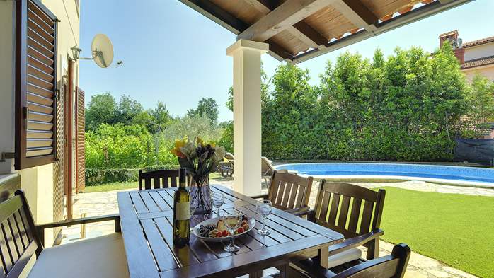 Villa with a swimming pool and whirlpool, 600 m from the sea, 7