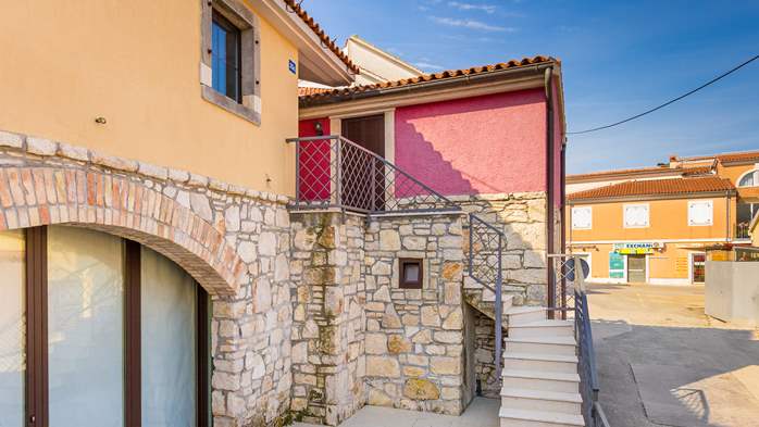 Stone house in Premantura offers lovely studio apartments, 11