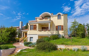 House with Mediterranean herbs offers impressive accommodation