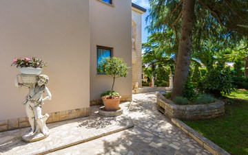Wohnung in einem privaten Familienhaus mit großen Garten in Pula
