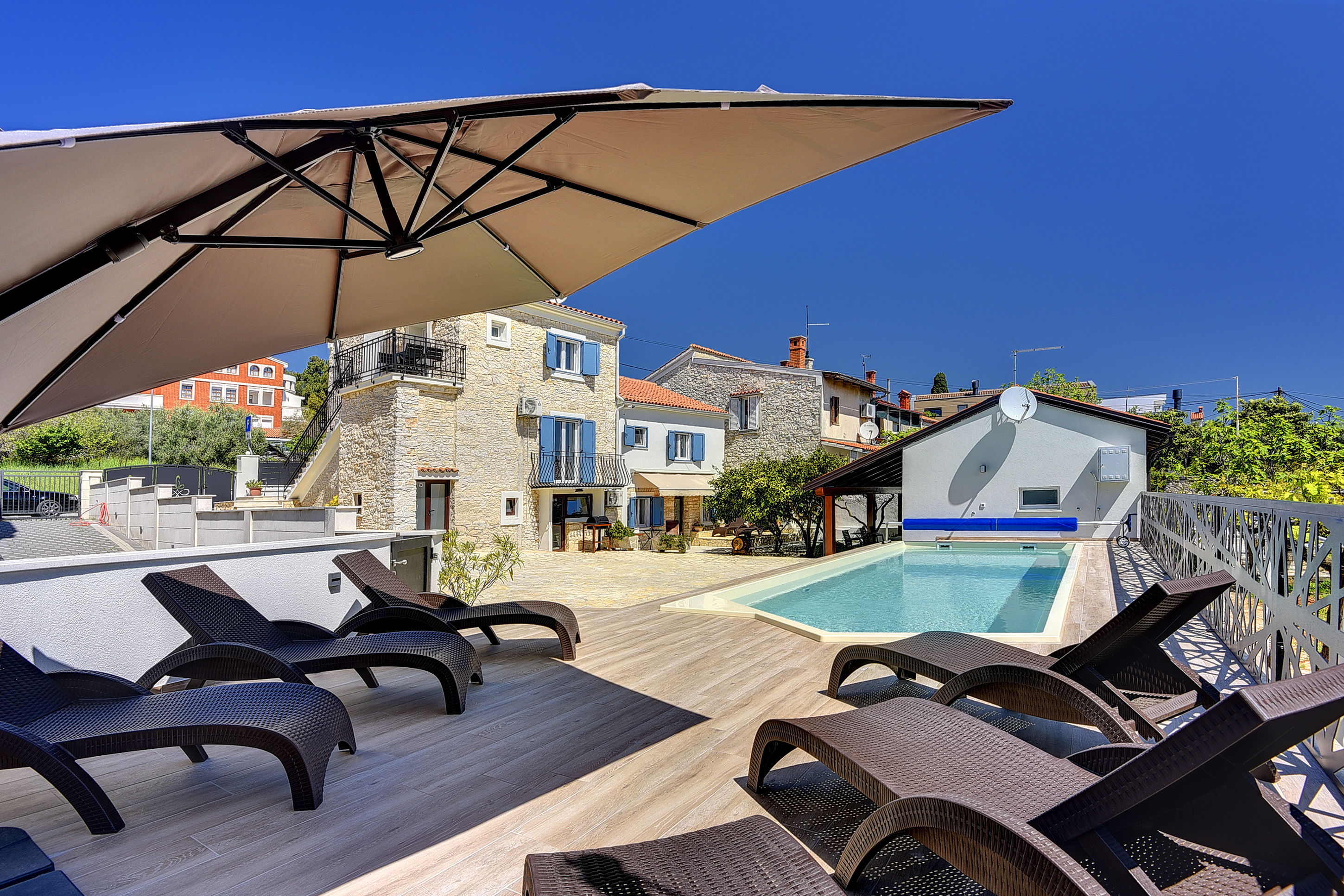 Lovely house in Pula with outdoor pool close to the sea