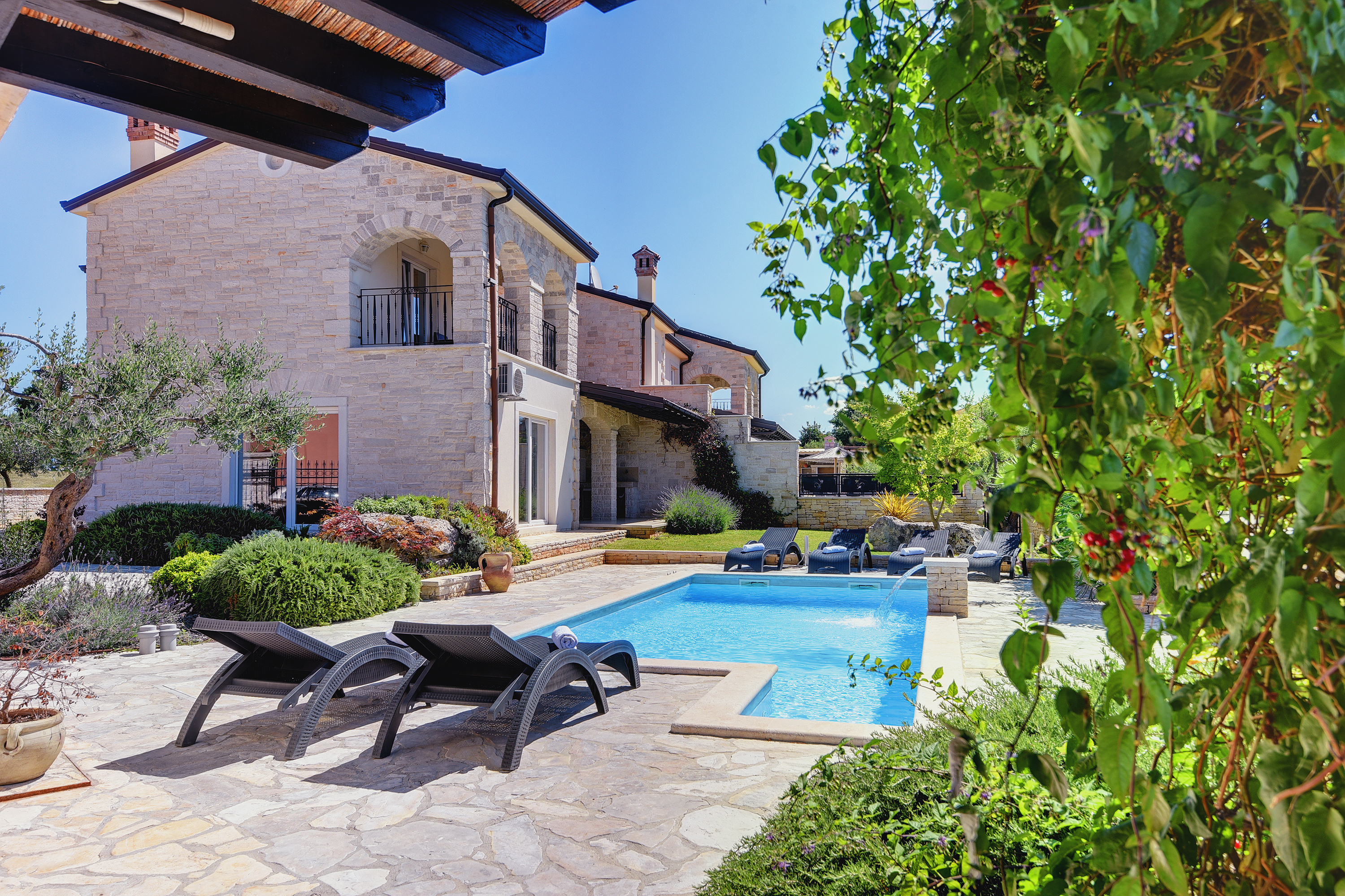 Villa mit beheiztem Pool, zwei Saunen, Ladegerät für Elektroautos