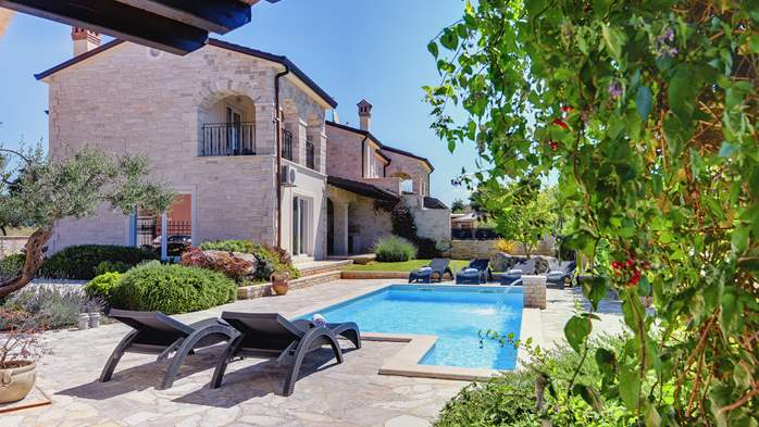 Elegante Villa mit beheizt Pool, 2 Saunas, Jacuzzi, Wifi, Grill, 5
