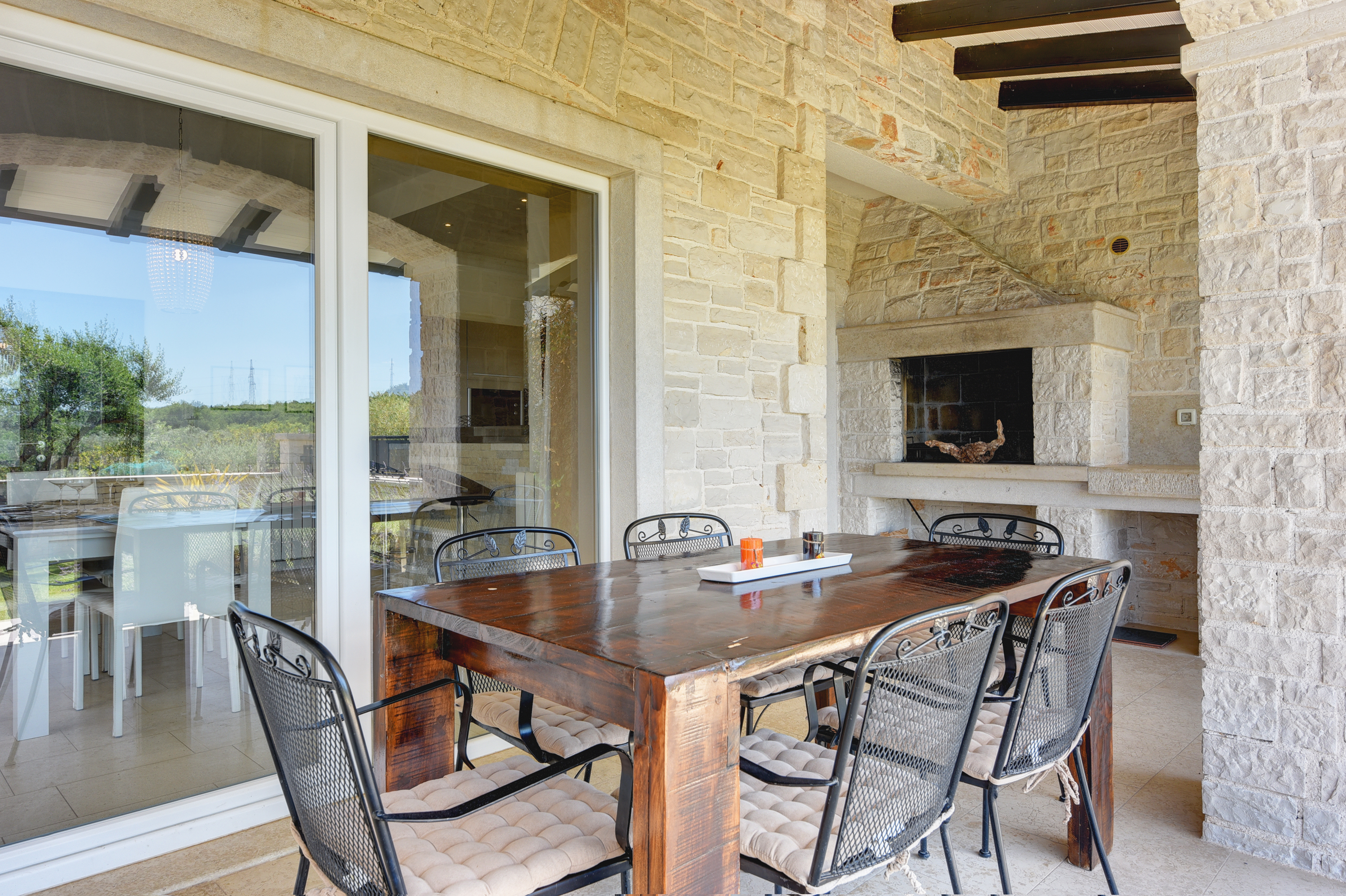 Villa mit beheiztem Pool, zwei Saunen, Ladegerät für Elektroautos