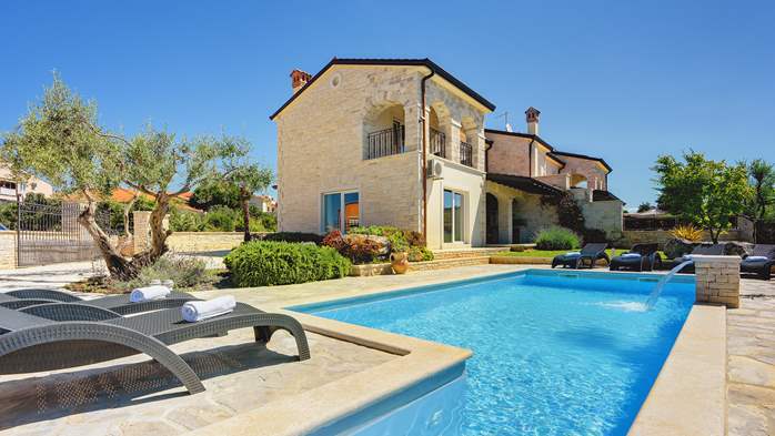 Classy villa with heated pool, 2 saunas, jacuzzi, Wi-Fi, BBQ, 7