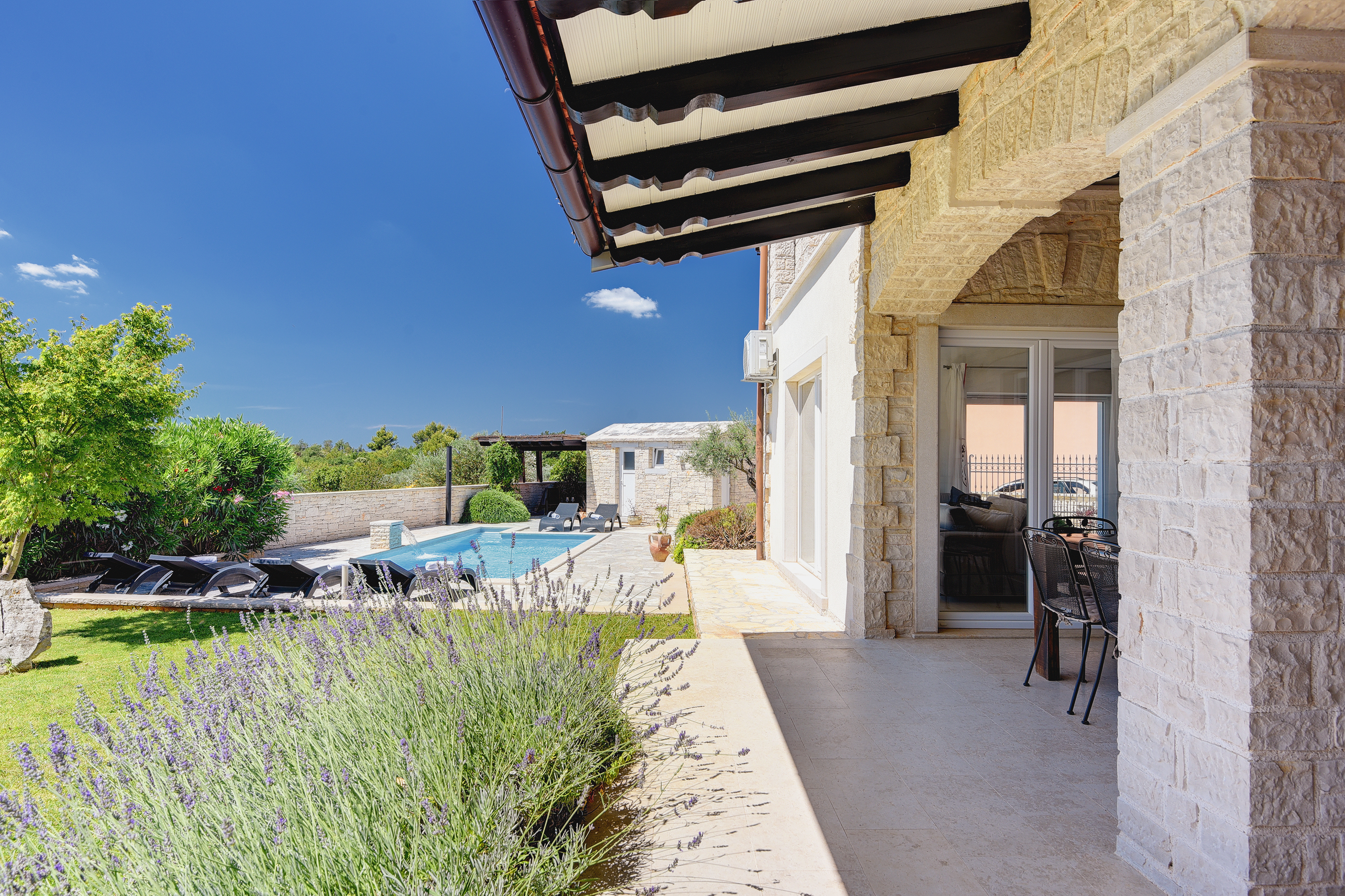 Villa mit beheiztem Pool, zwei Saunen, Ladegerät für Elektroautos