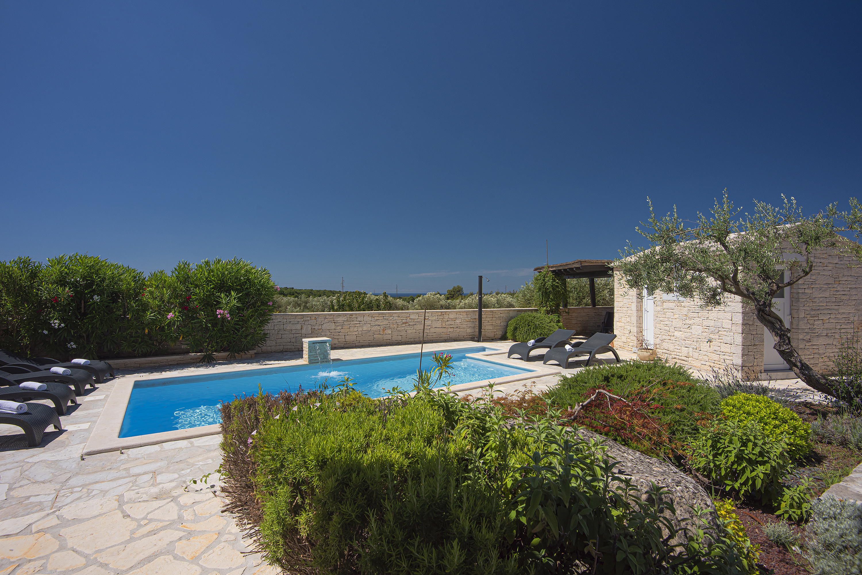 Villa mit beheiztem Pool, zwei Saunen, Ladegerät für Elektroautos