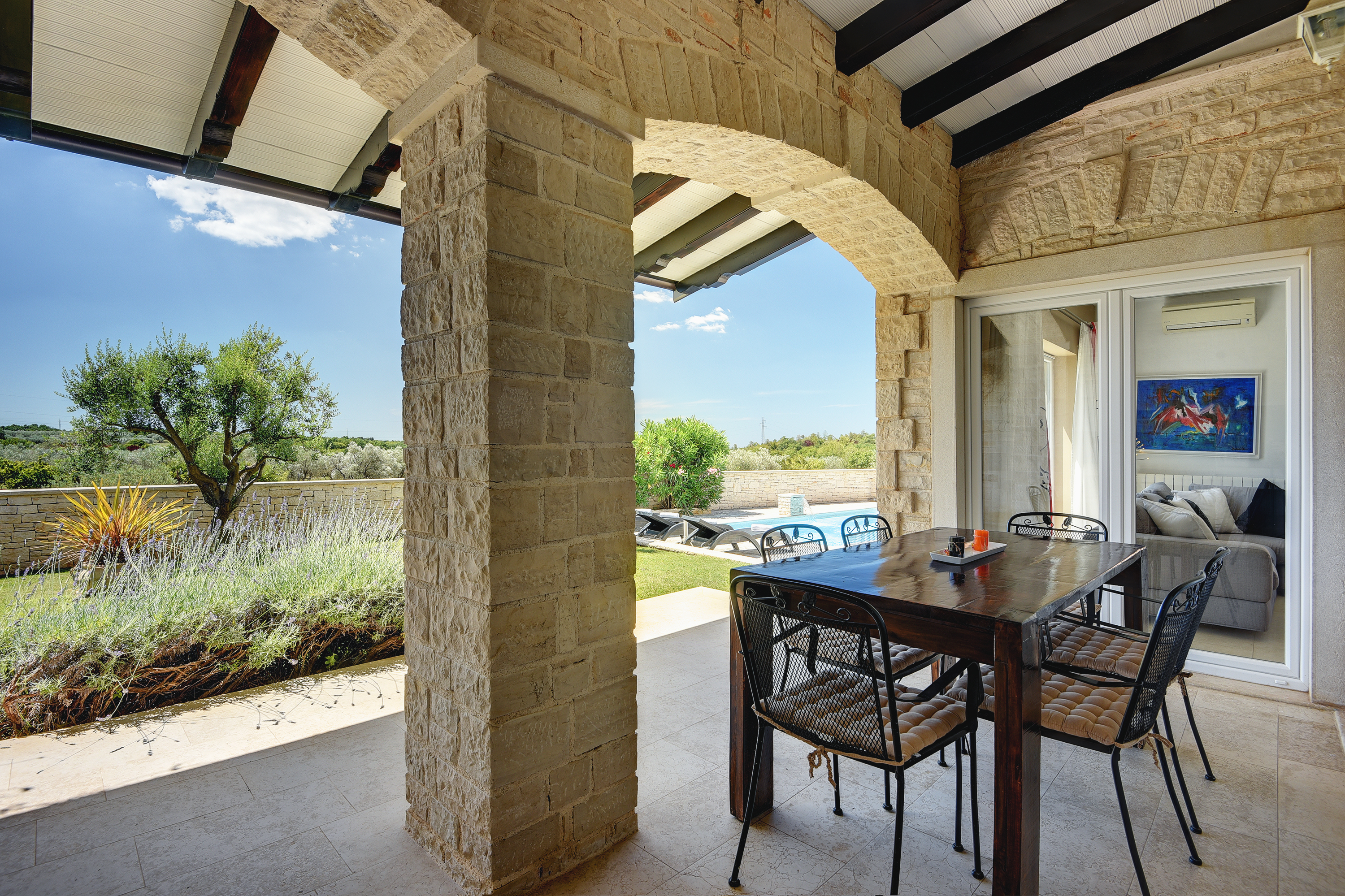 Villa mit beheiztem Pool, zwei Saunen, Ladegerät für Elektroautos