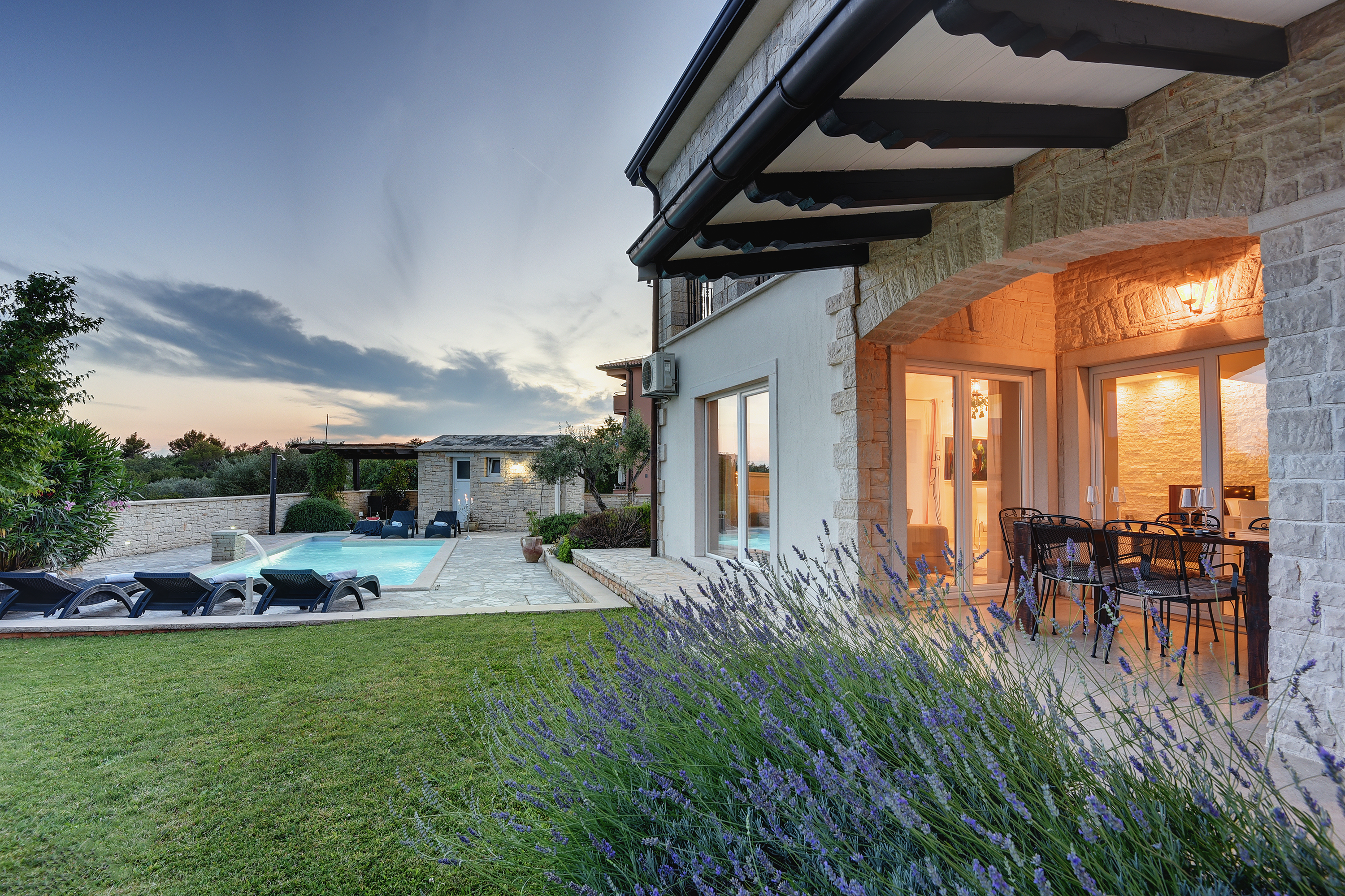 Villa mit beheiztem Pool, zwei Saunen, Ladegerät für Elektroautos