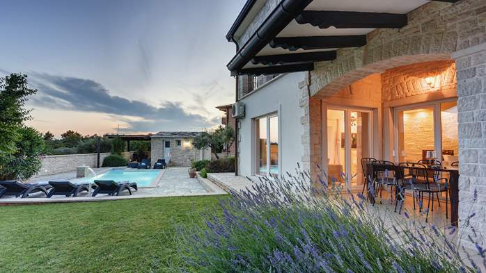 Classy villa with heated pool, 2 saunas, jacuzzi, Wi-Fi, BBQ, 3