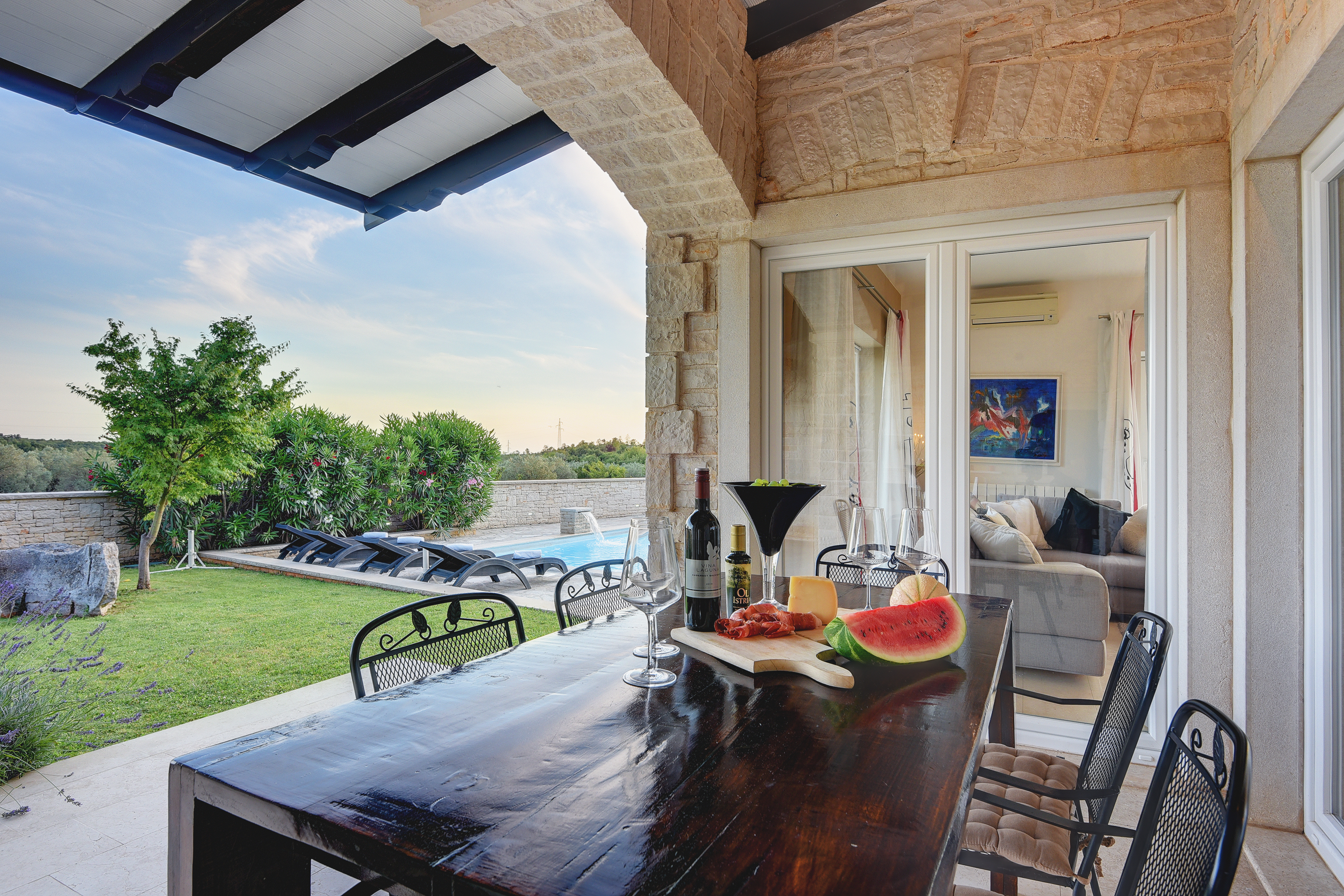 Villa mit beheiztem Pool, zwei Saunen, Ladegerät für Elektroautos