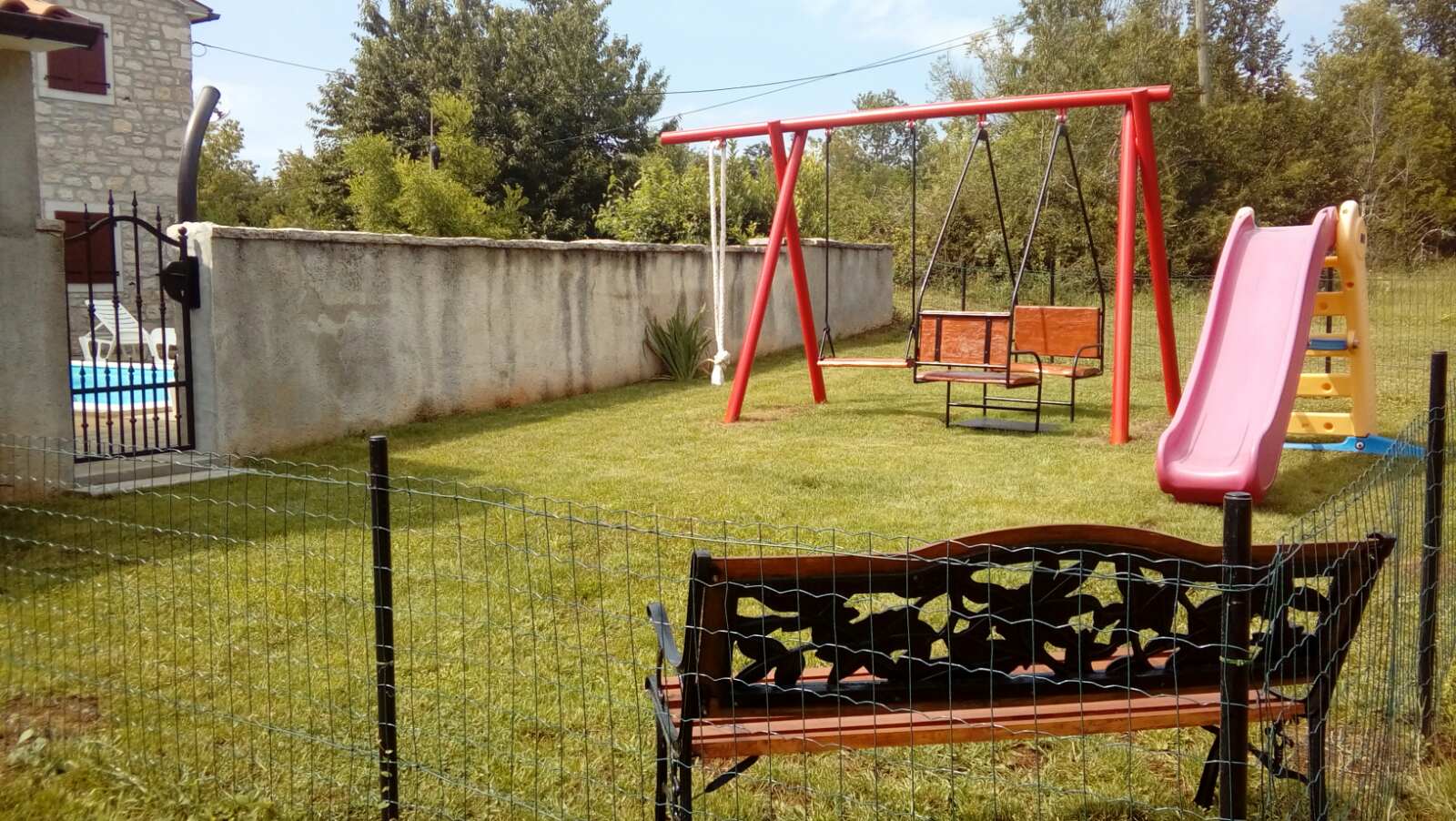 Charmante Villa für 6 Personen mit Pool und Kinderspielplatz