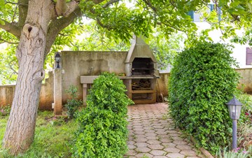 Bellissima casa istriana con giardino curato, BBQ, parcheggio