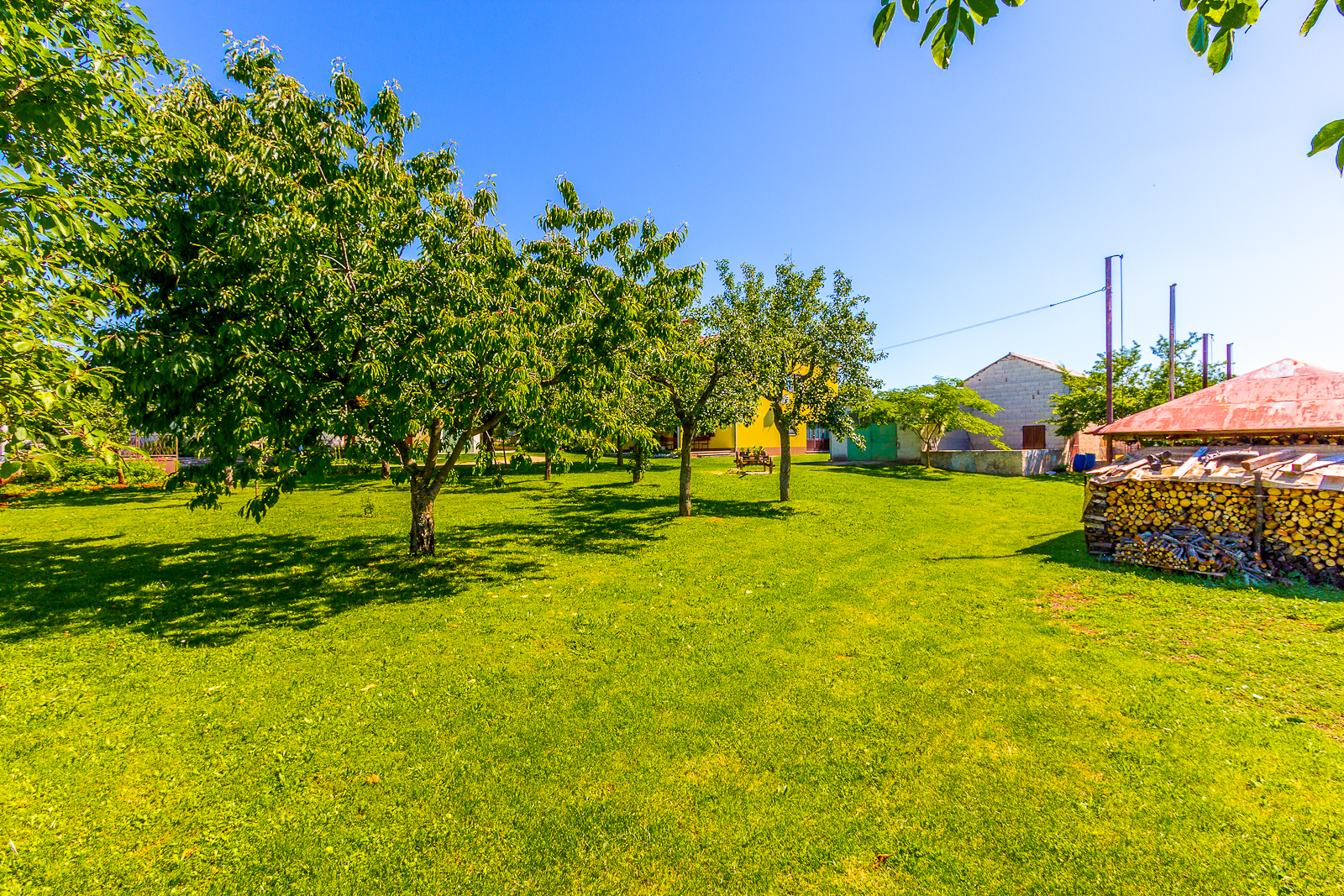 Dvojna kuća za 7 osoba sa zajedničkim vrtom i pristupom internetu