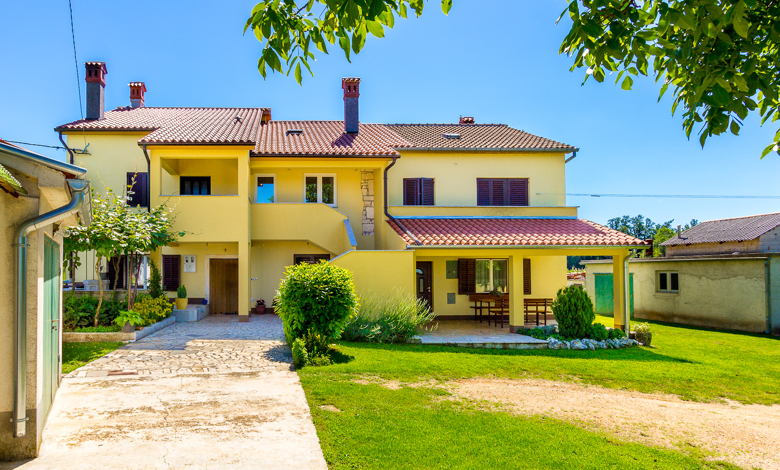 Dvojna kuća za 7 osoba sa zajedničkim vrtom i pristupom internetu