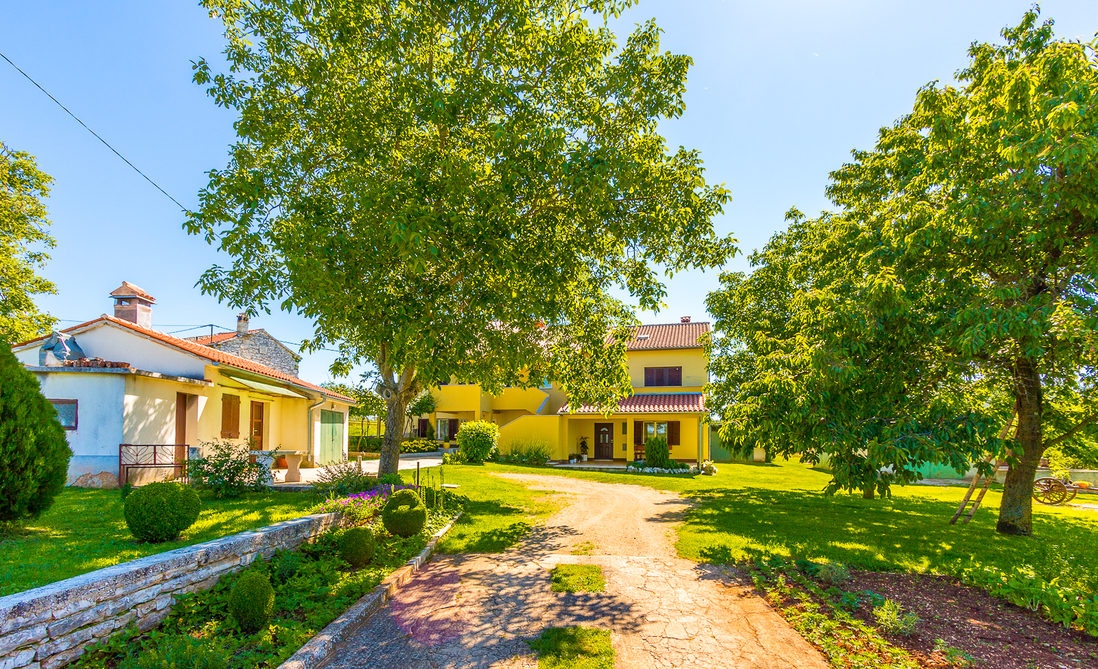 Dvojna kuća za 7 osoba sa zajedničkim vrtom i pristupom internetu