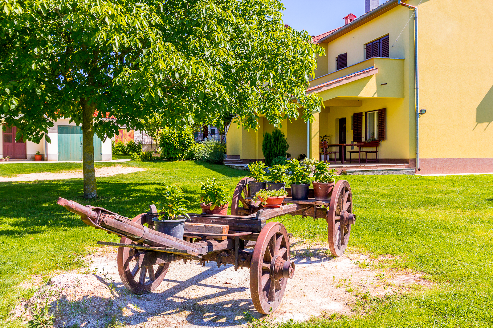 Dvojna kuća za 7 osoba sa zajedničkim vrtom i pristupom internetu