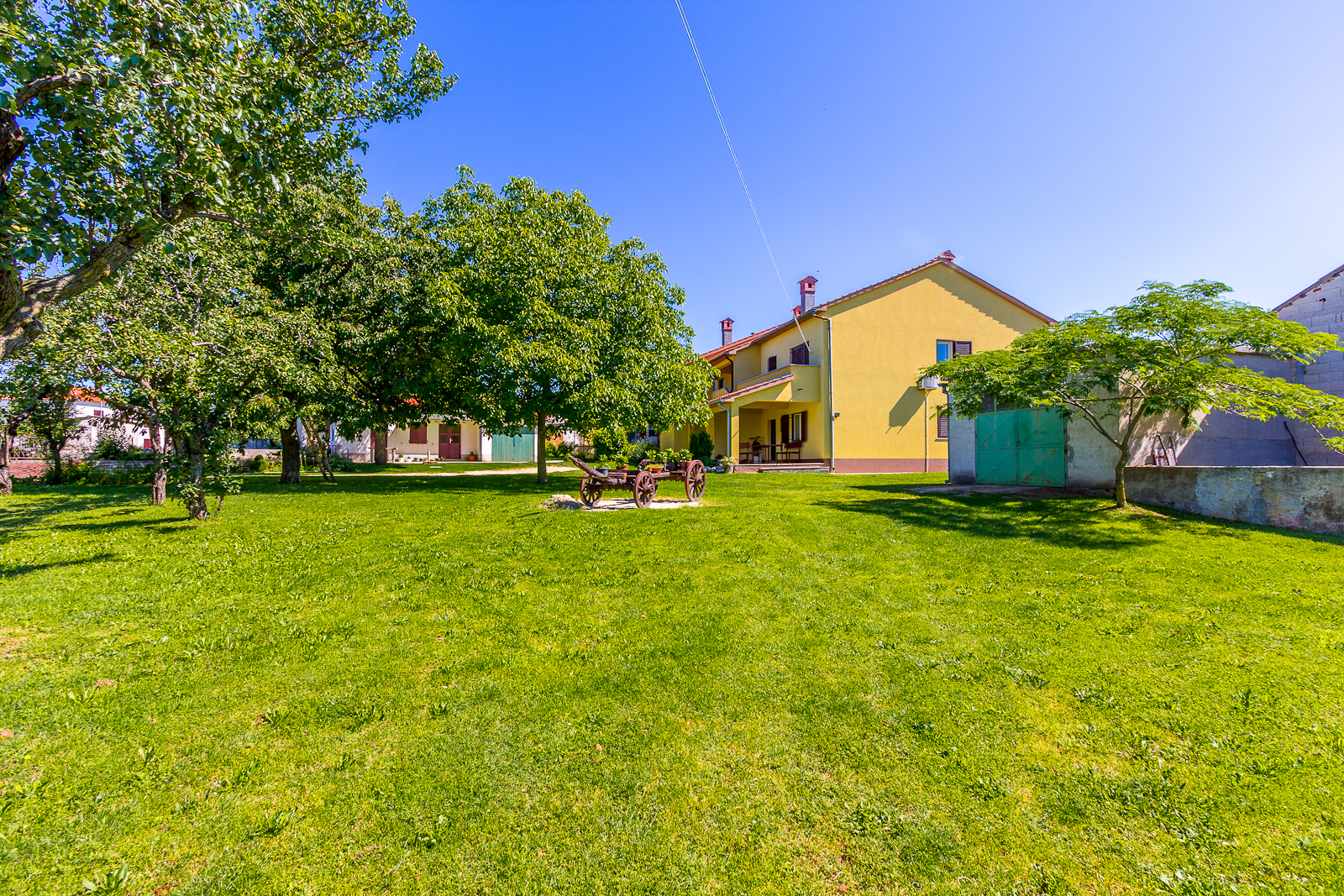 Dvojna kuća za 7 osoba sa zajedničkim vrtom i pristupom internetu