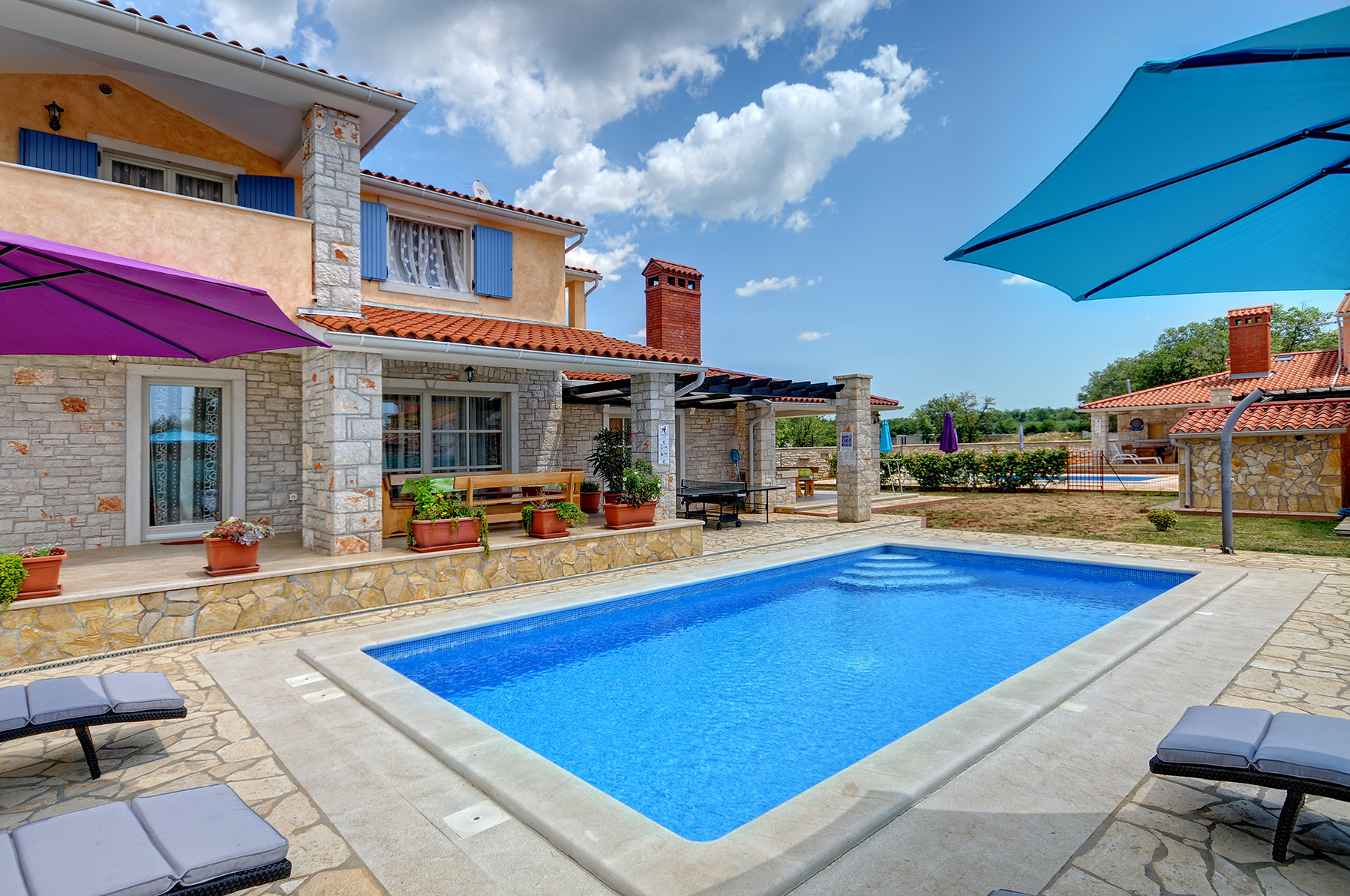 Two-storey villa, with swimming pool, sun terrace, WiFi