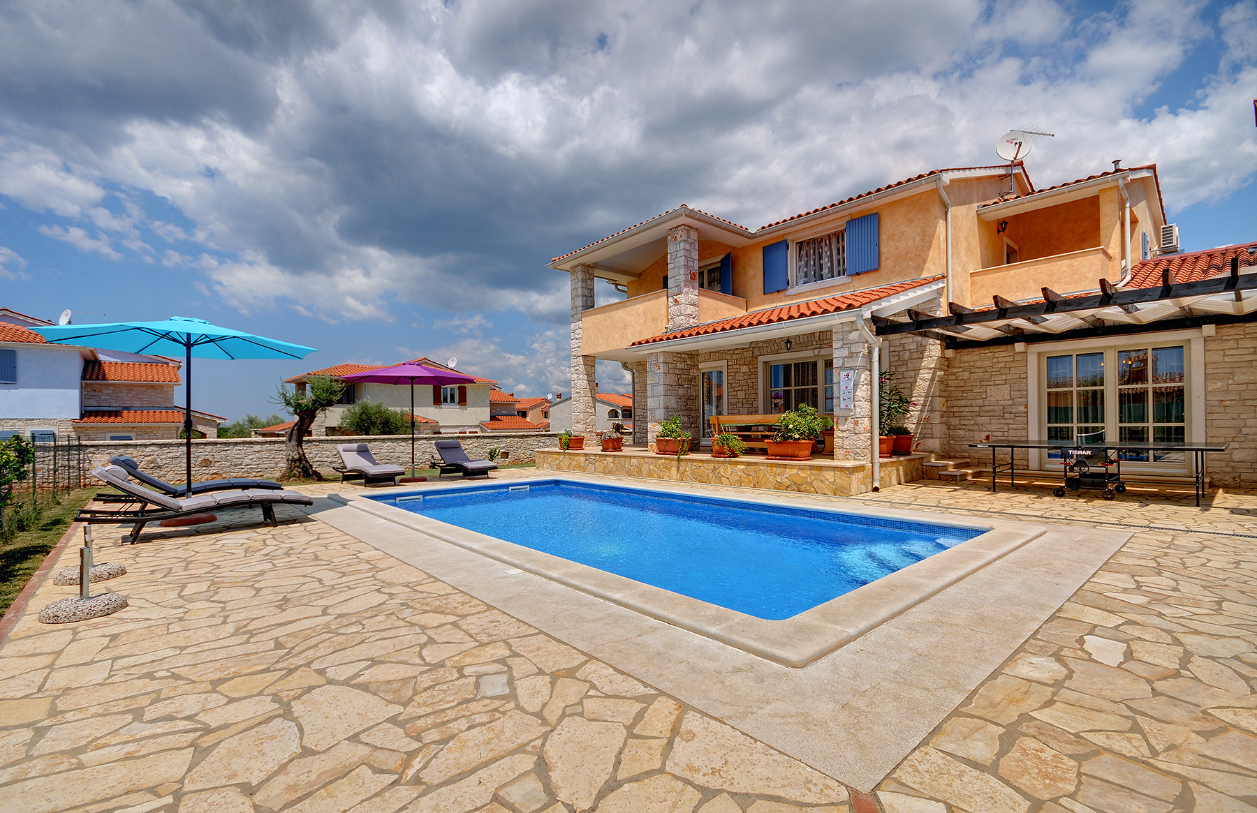 Two-storey villa, with swimming pool, sun terrace, WiFi