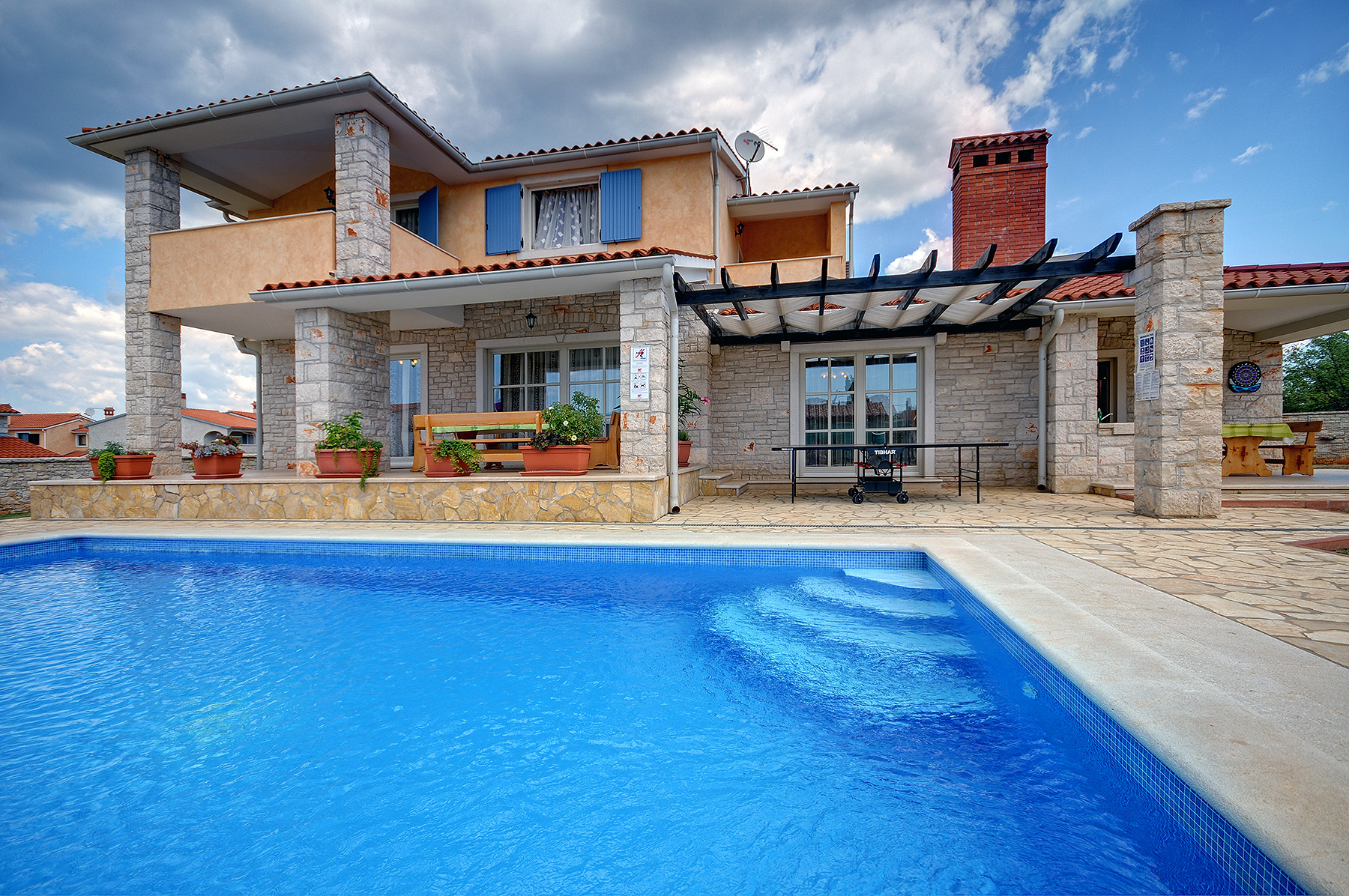 Two-storey villa, with swimming pool, sun terrace, WiFi