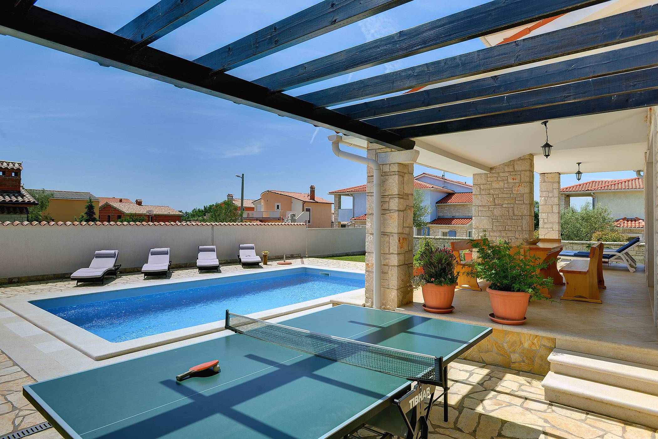Two-storey villa, with swimming pool, sun terrace, WiFi