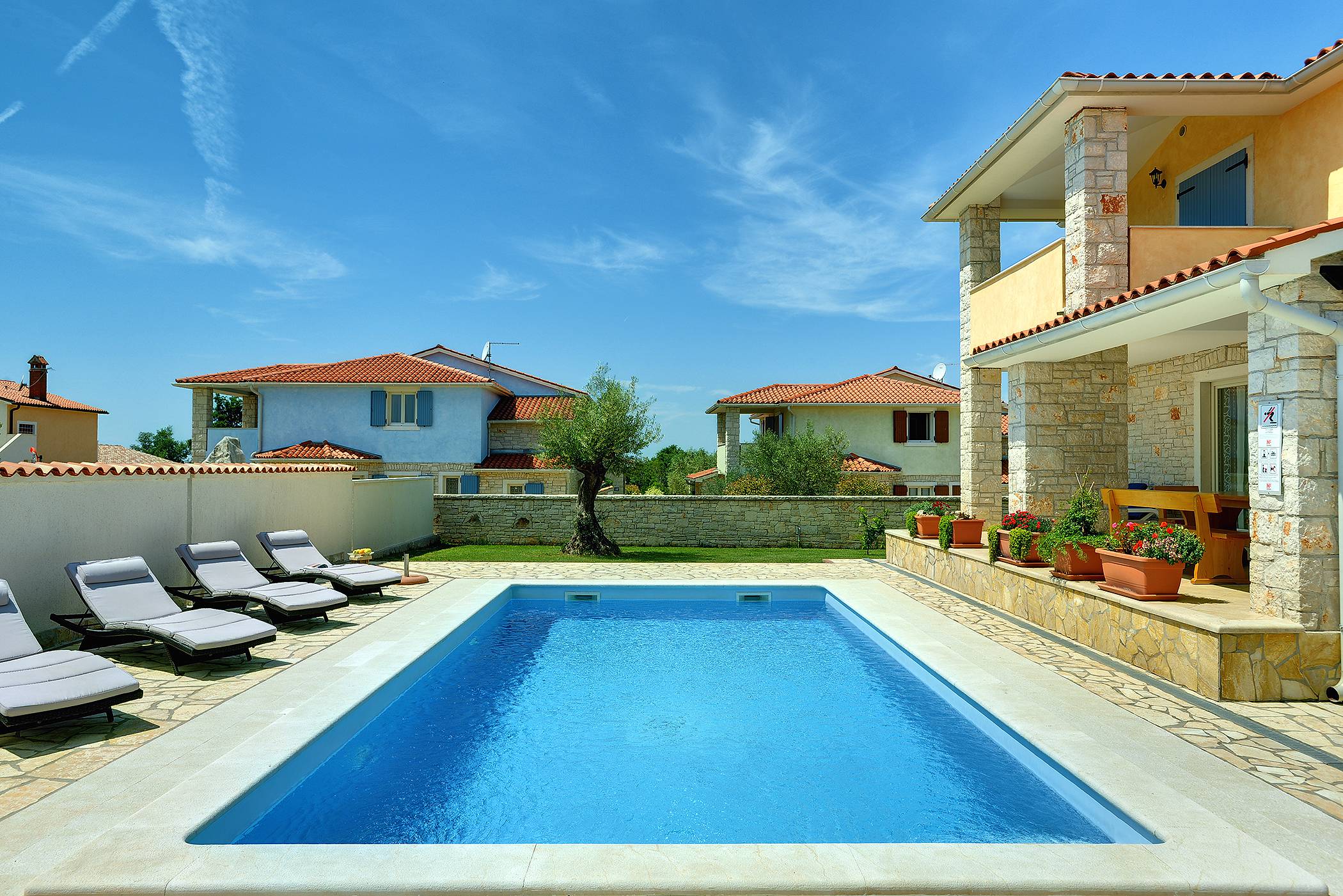 Two-storey villa, with swimming pool, sun terrace, WiFi