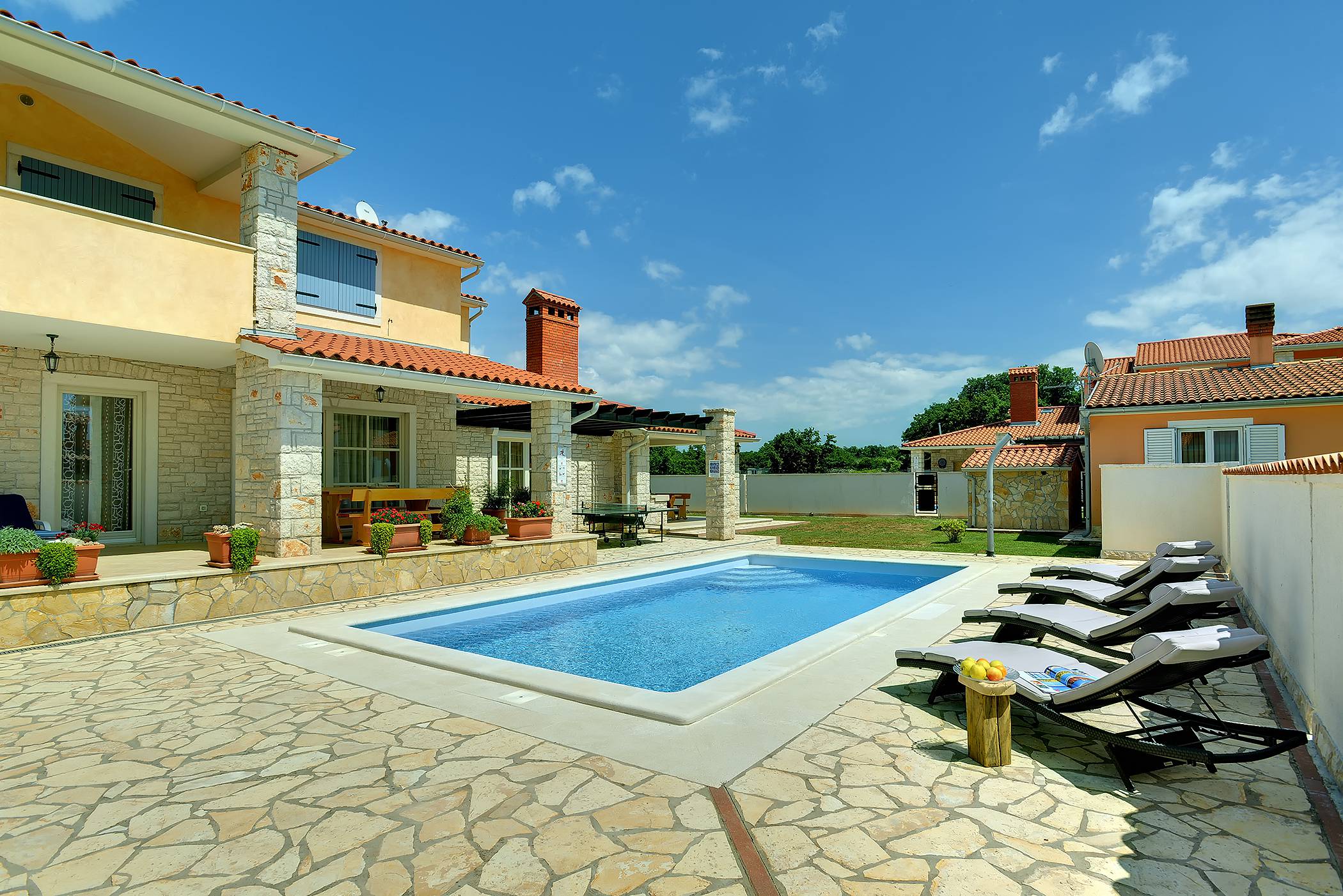 Two-storey villa, with swimming pool, sun terrace, WiFi