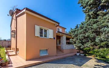 Stylish house with 4 bedrooms, garden, Wi-Fi