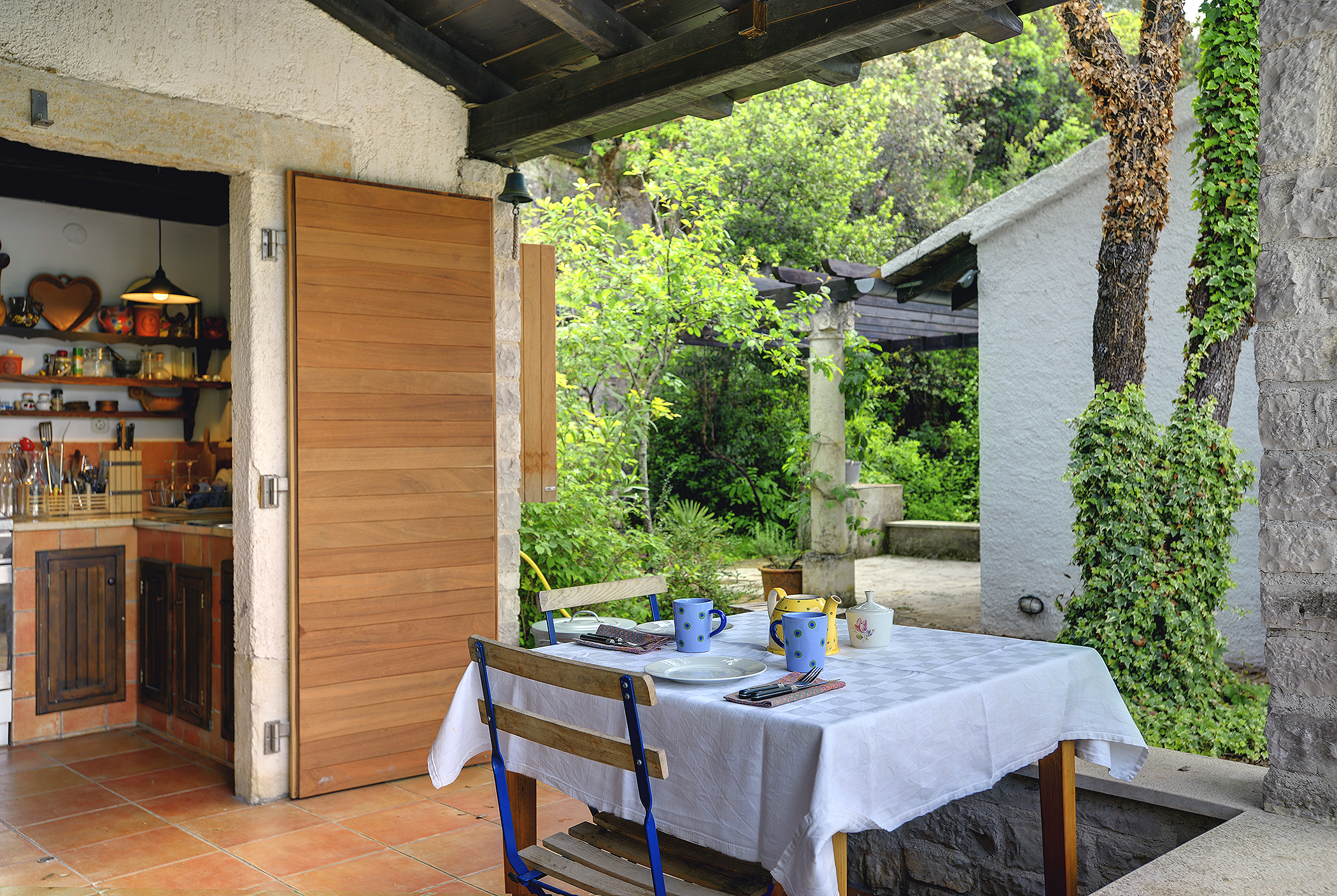 Villa with private pool, summer kitchen with a wood oven and BBQ