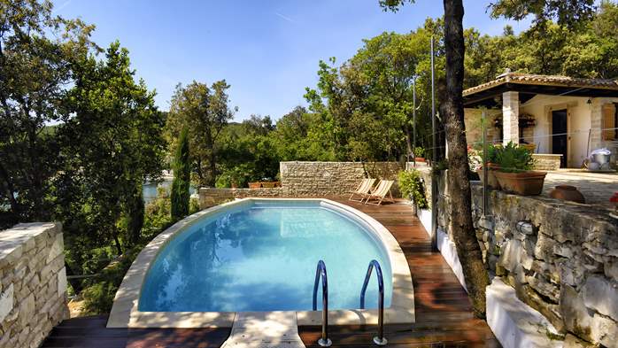 Villa with private pool, summer kitchen with a wood oven and BBQ, 19