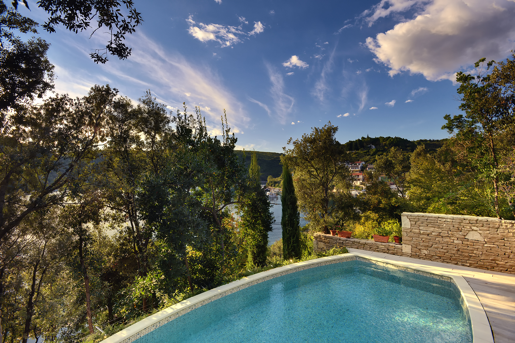 Villa with private pool, summer kitchen with a wood oven and BBQ