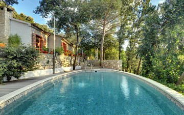 Villa with private pool, summer kitchen with a wood oven and BBQ