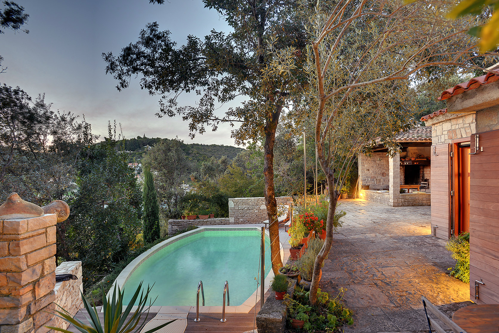 Villa with private pool, summer kitchen with a wood oven and BBQ