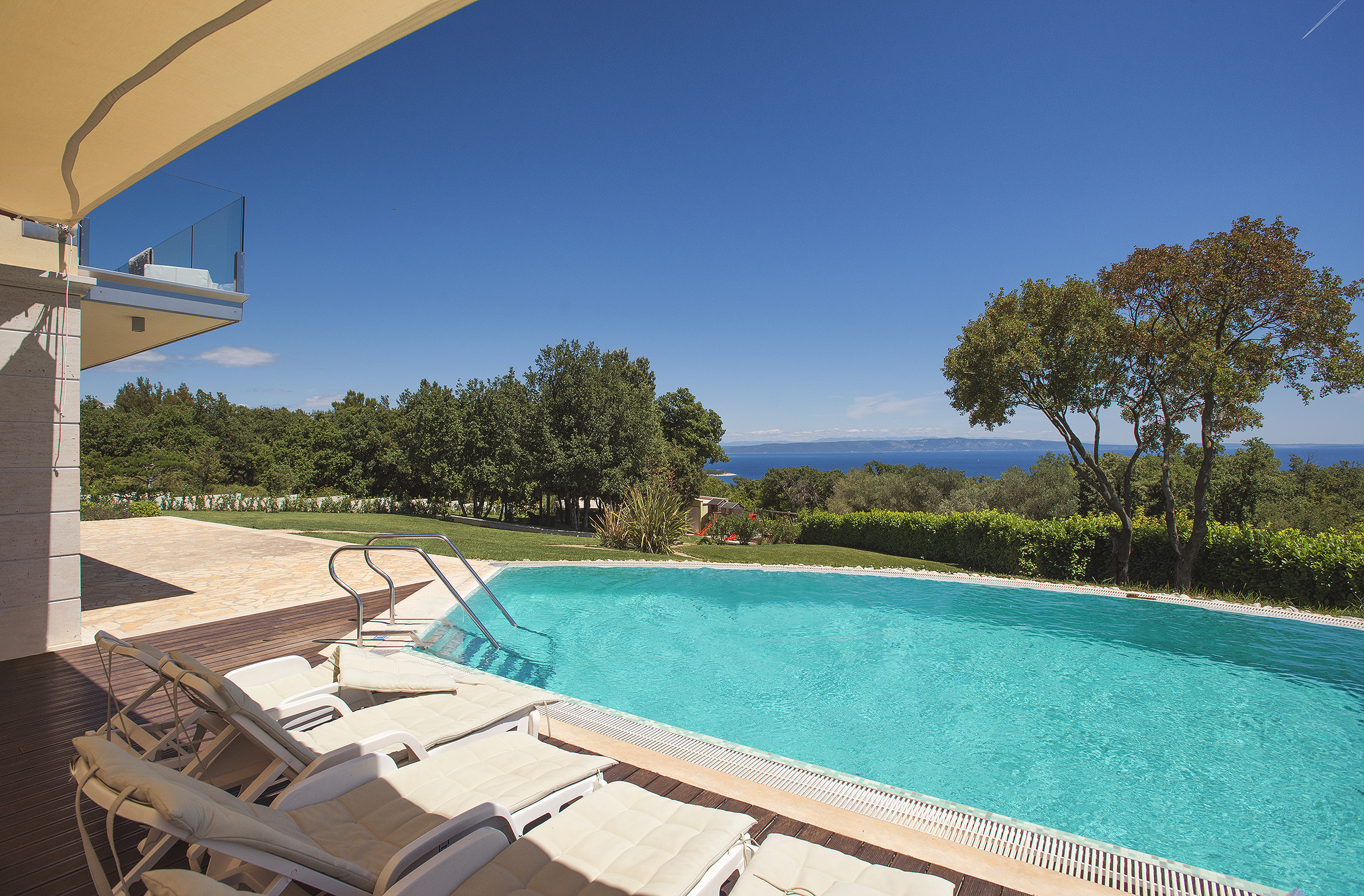 Villa with infinity pool, glass sauna,terrace and unique sea view