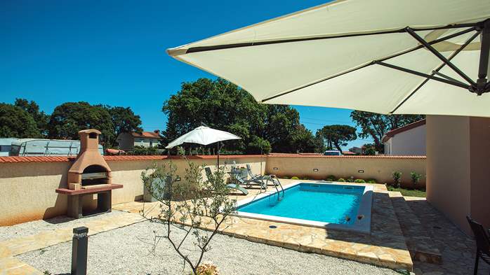 Villa a Ližnjan con 2 piscine, giardino recintato, SAT-TV e Wi-Fi, 4
