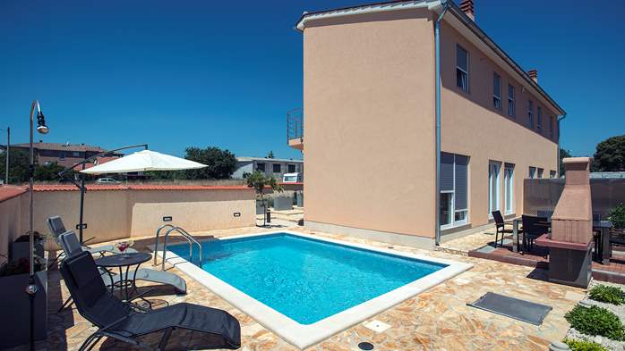 Villa a Ližnjan con 2 piscine, giardino recintato, SAT-TV e Wi-Fi, 6