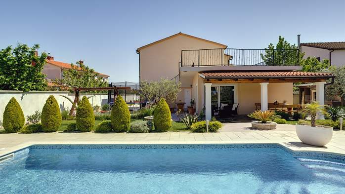 Villa arredata in stile moderno a Medulin, con piscina e palestra, 1