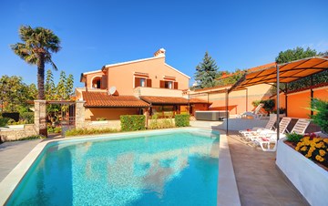 Villa mit 5 Schlafzimmern, privatem Pool, Billard, Volleyball