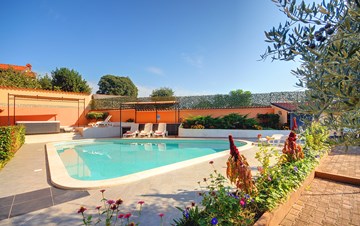 Villa mit 5 Schlafzimmern, privatem Pool, Billard, Volleyball