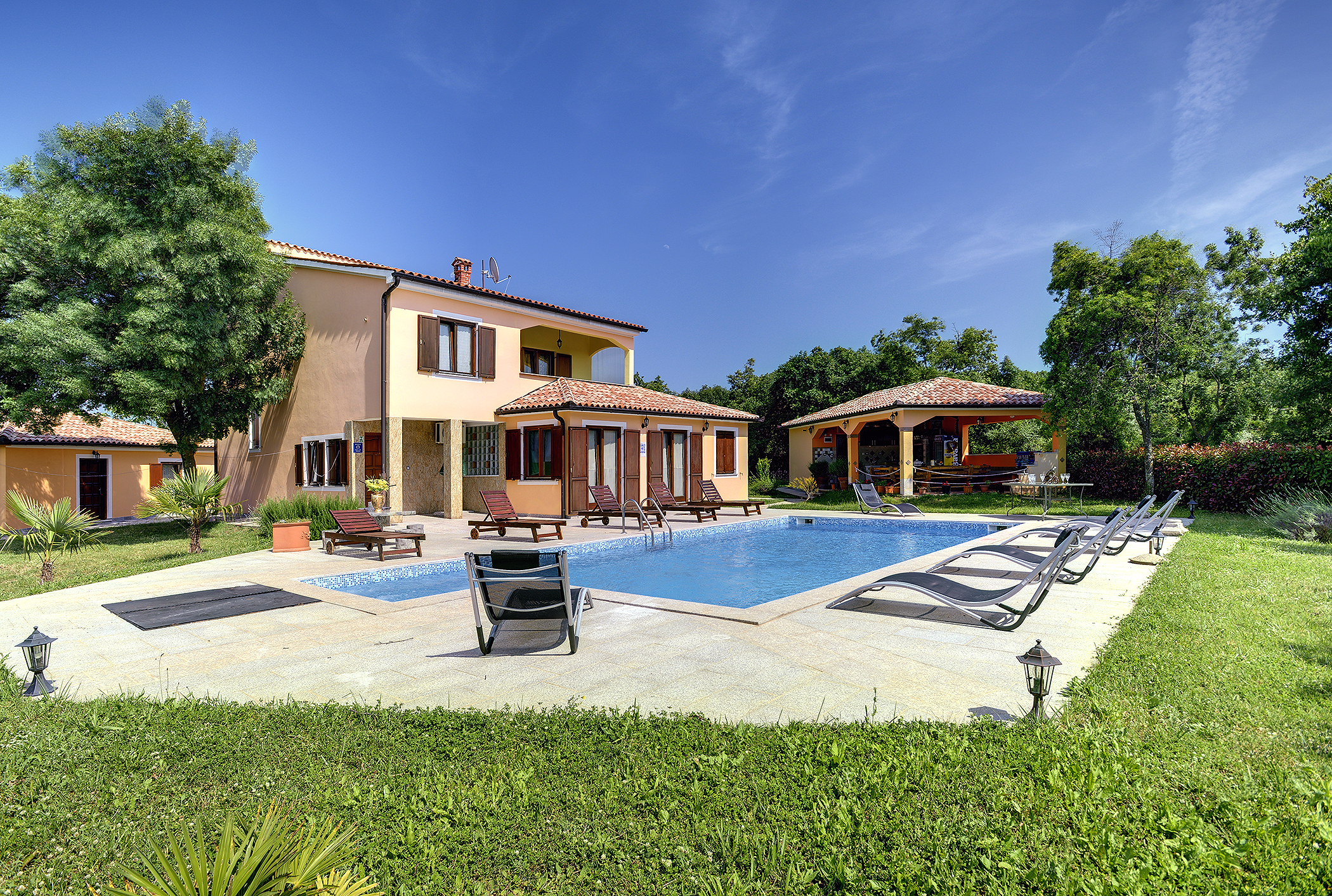 Villa con piscina con idromassaggio, terrazza, palestra e sauna