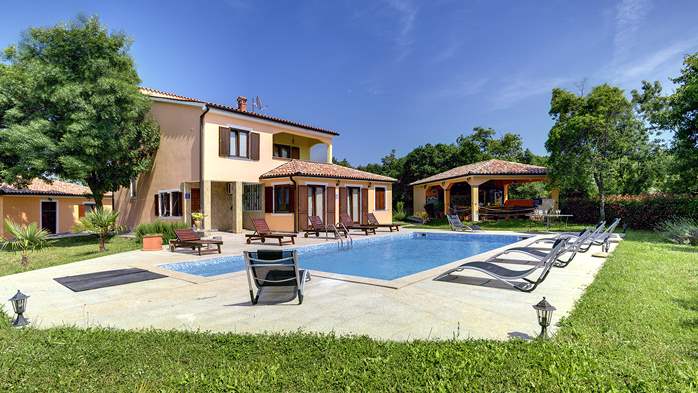 Villa con piscina con idromassaggio, terrazza, palestra e sauna, 2