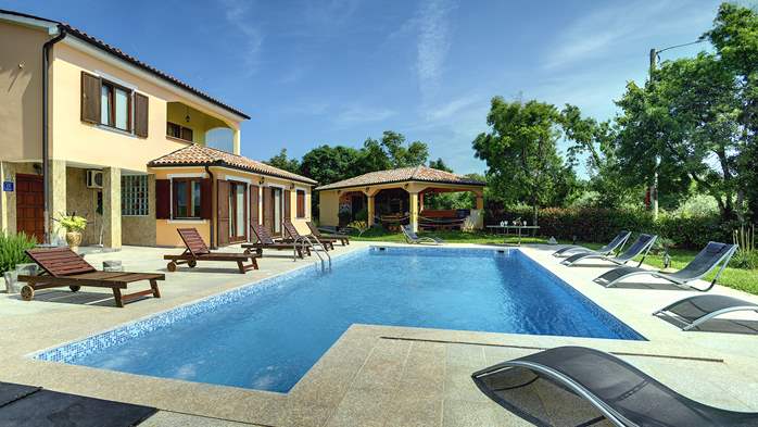 Villa con piscina con idromassaggio, terrazza, palestra e sauna, 3