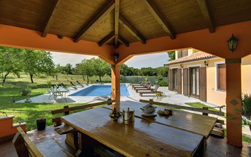 Villa con piscina con idromassaggio, terrazza, palestra e sauna