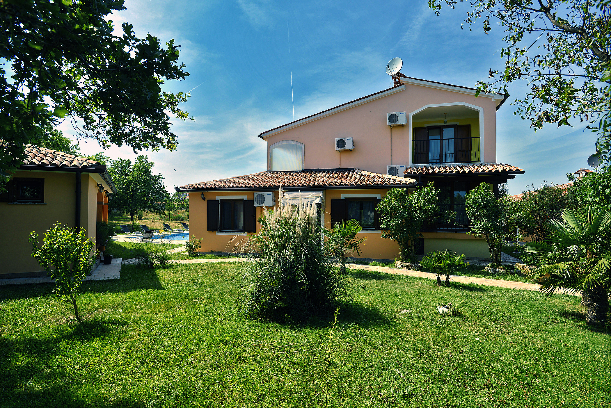 Villa con piscina con idromassaggio, terrazza, palestra e sauna