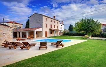 Classy villa with private pool, sauna, sun terrace, Wi-Fi, SAT-TV
