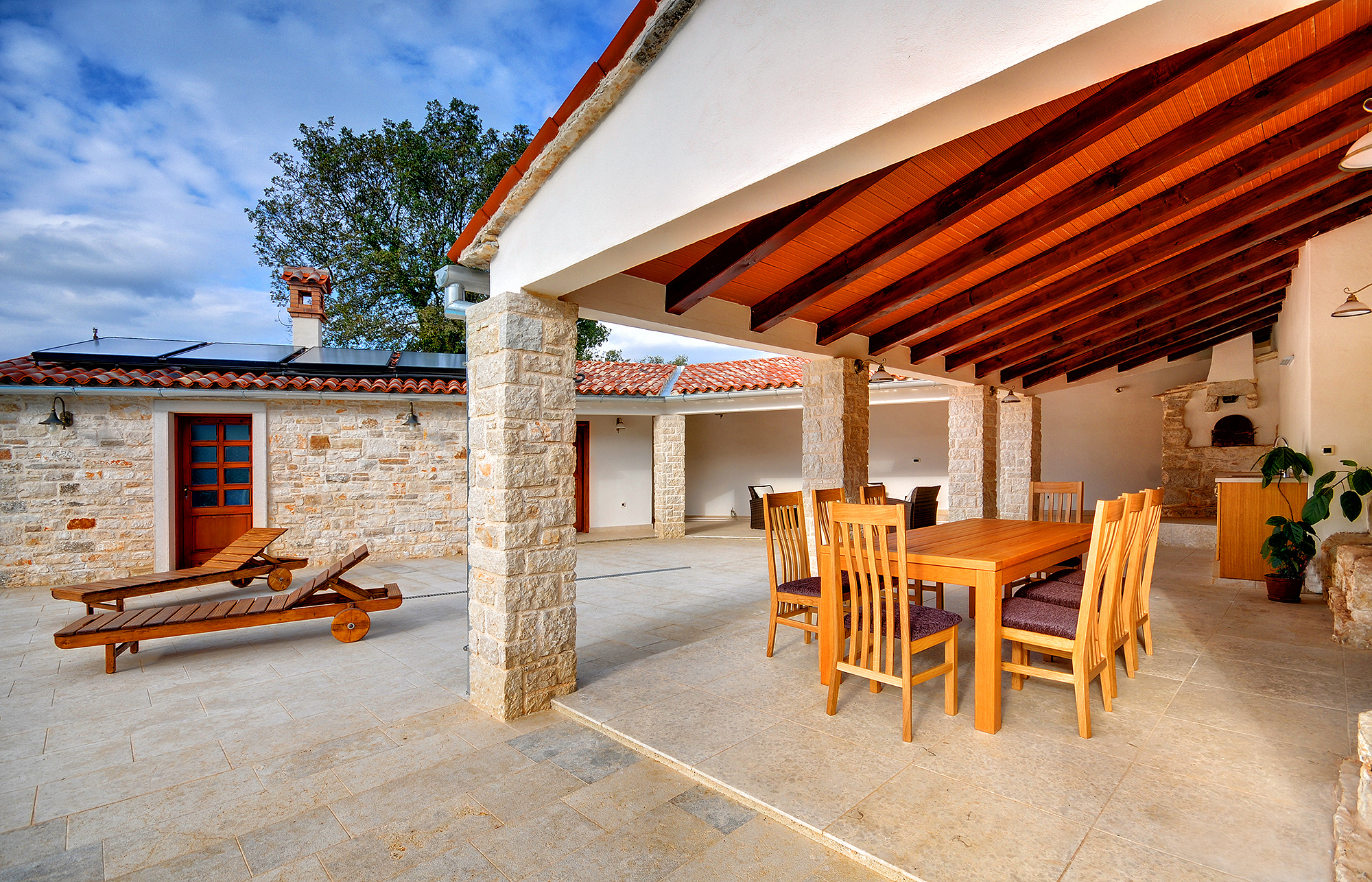 Classy villa with private pool, sauna, sun terrace, Wi-Fi, SAT-TV