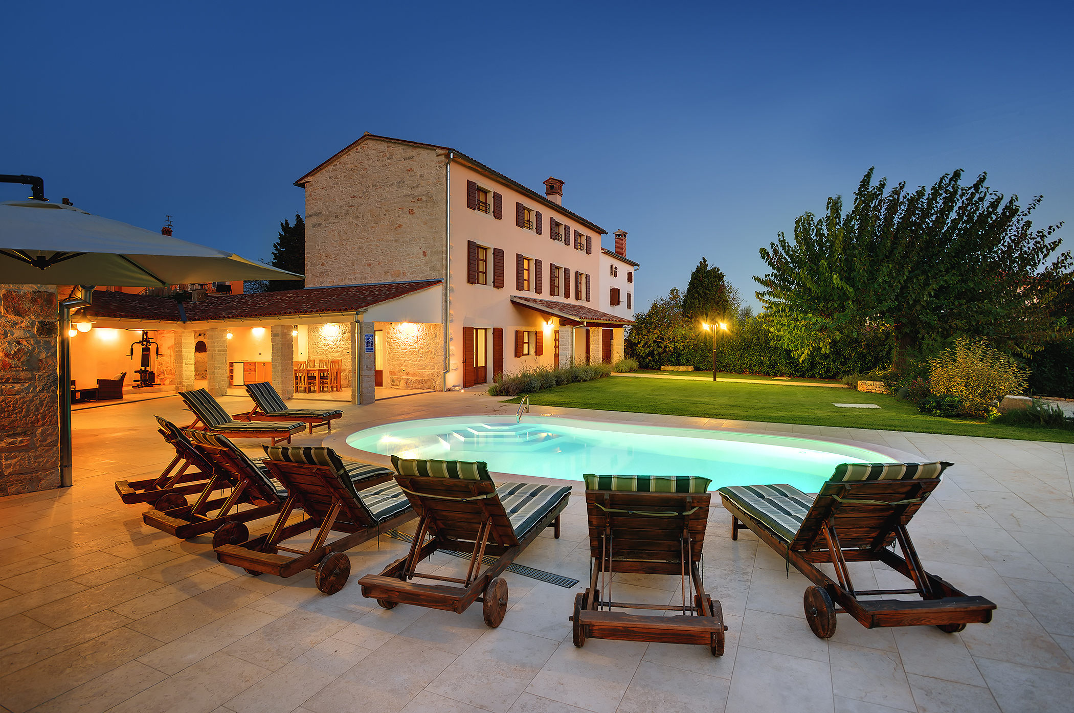 Classy villa with private pool, sauna, sun terrace, Wi-Fi, SAT-TV